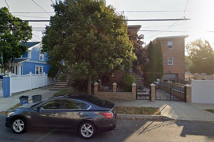1st image of 295 Swinton Ave #3