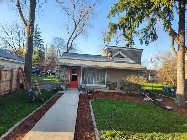 12524 West Meadow LANE, New Berlin, WI 53151