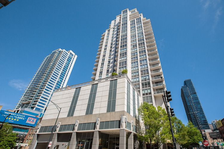 1st image of 200 W Grand Ave APT 1006