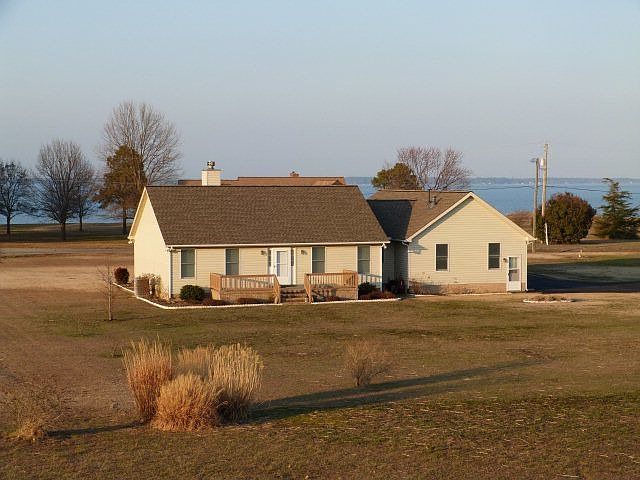 1st image of 20 Riverbank Dr