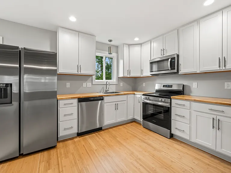 107 Lager Ln — Photo 3