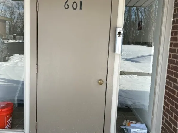 601 College Park Dr APT 9, Coraopolis, PA 15108