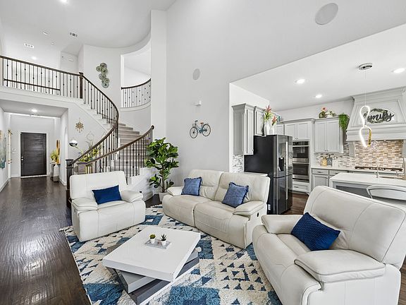 4th image of 7826 Uxbridge Dr