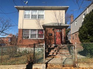 15801 78th Ave, Fresh Meadows, NY 11366