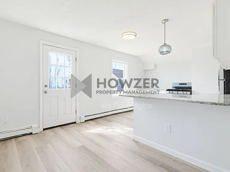 24 Crocker St #A4 — Photo 5