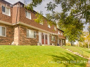 671 E Monroe Ave, Hartford, WI 53027