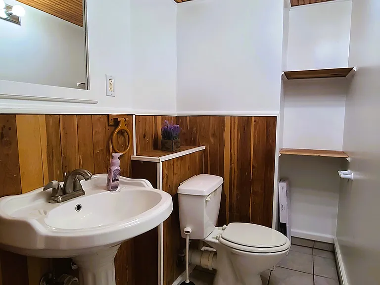 8401 Pioneer Dr — Photo 5