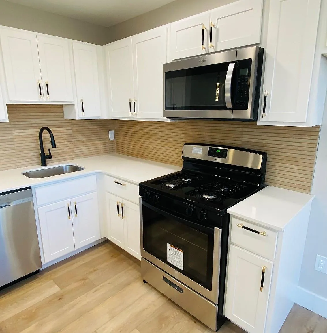 Karen Park Apartments — Photo 2