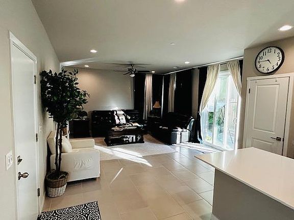 4th image of 6363 W Oakley Ave