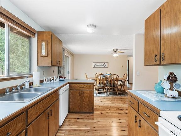 5th image of 1246 SE Belford Ln