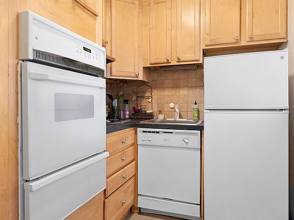 5th image of 327 E 52nd St APT 3F