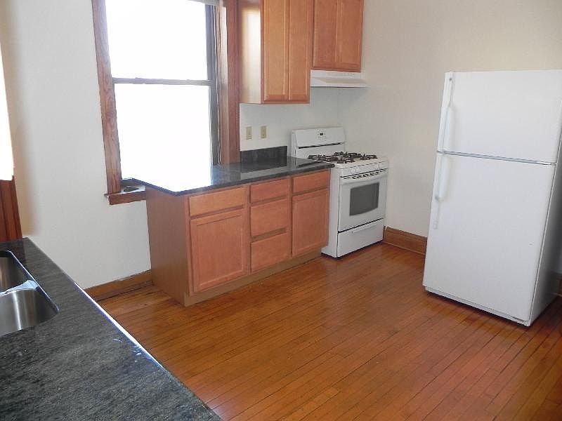 1st image of 1514 W Cornelia Ave #Unt