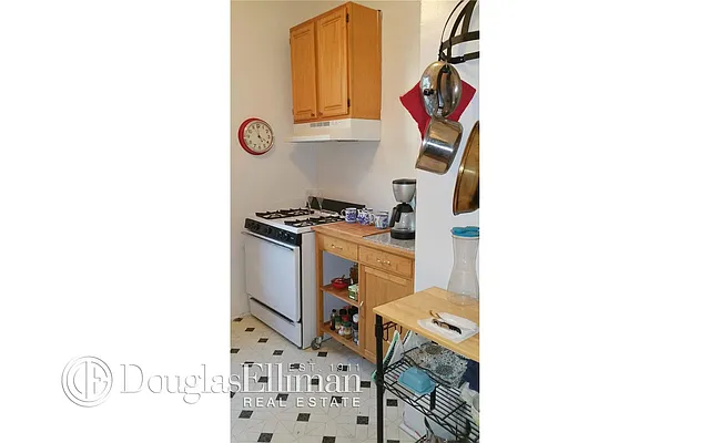 Sold by Douglas Elliman | media 22