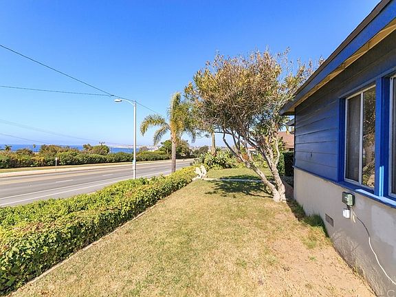 3rd image of 608 Palos Verdes Blvd