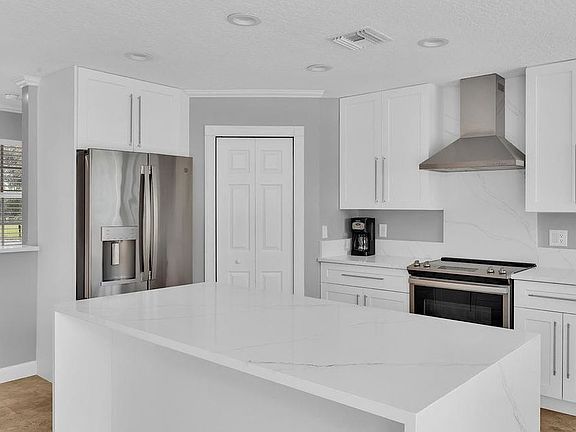 5th image of 16627 Deer Path Ln