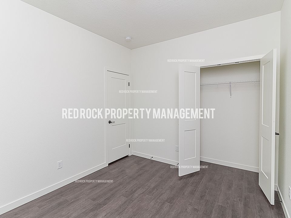 1st image of 610 E Crescent Dr