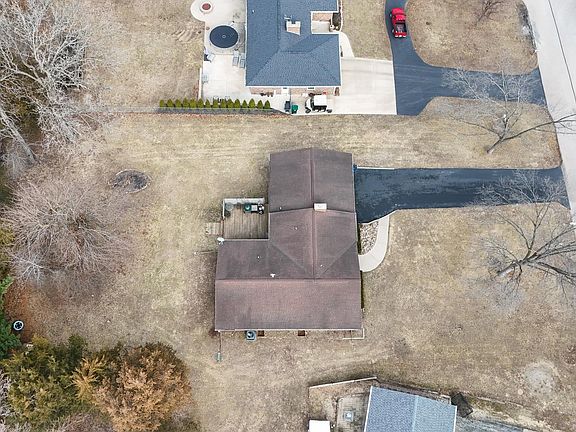 5th image of 2235 Center Ln