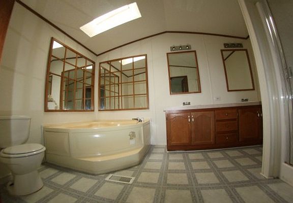 5th image of 190 Blue Spruce Ln
