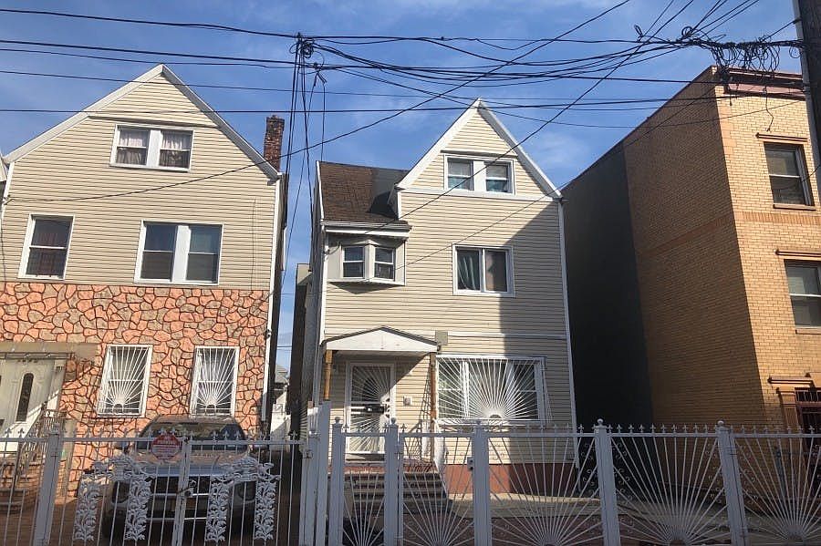 1st image of 1688 Monroe Ave