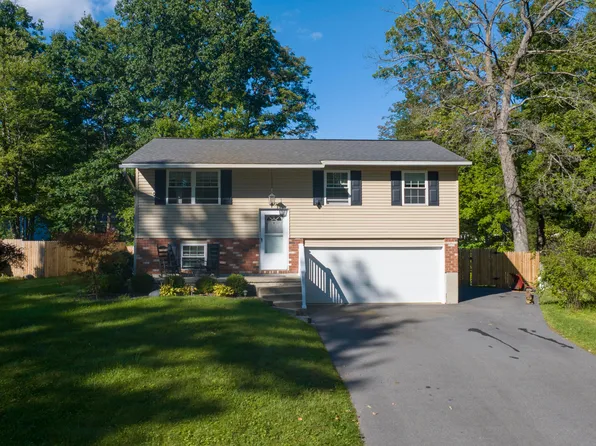 10 Deerleap Place, Saratoga Springs, NY 12866