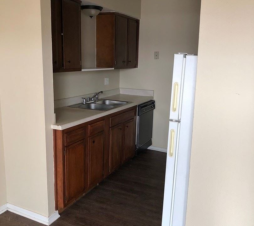 C Peartree Apartments 2404 N Reeves Ave Oklahoma City OK Zillow