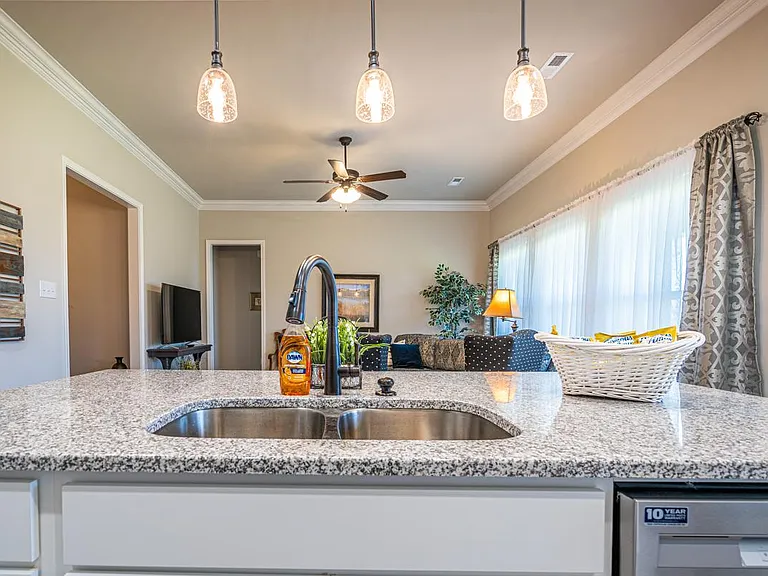 Tallulah Dr — Photo 20
