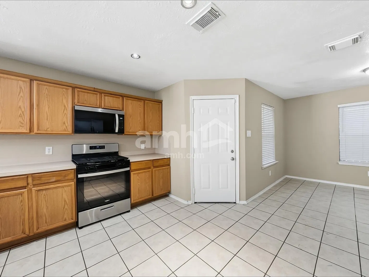 4 bed, 2.5 bath, 2161 sqft, $2,135 — Photo 3