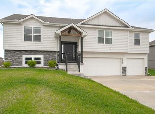 11727 N Laurel Ave, Kansas City, MO 64157