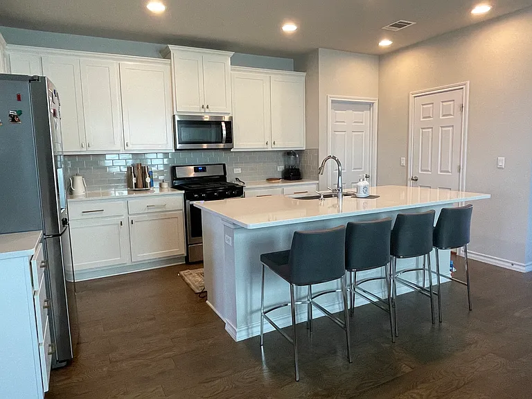 15807 Crissom Ln — Photo 7