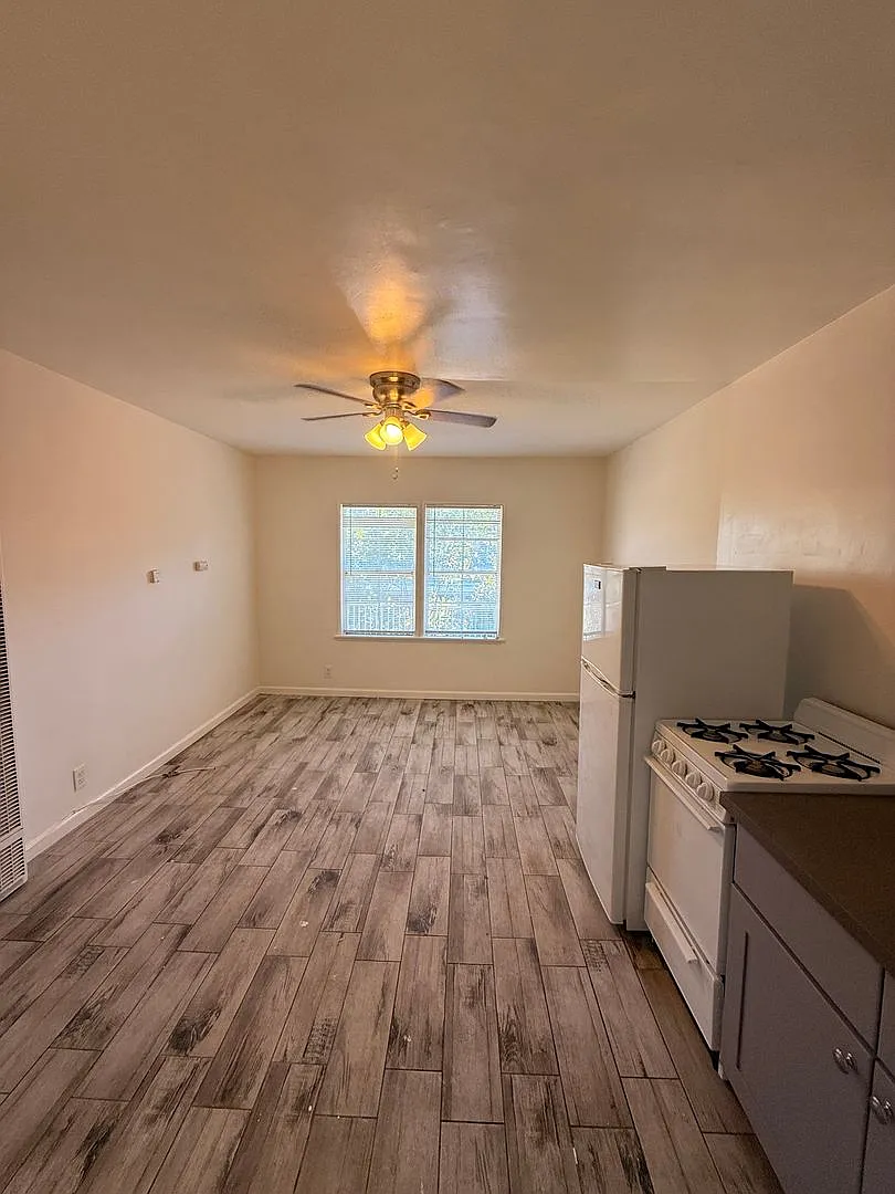 1023 Osage Ave — Photo 2