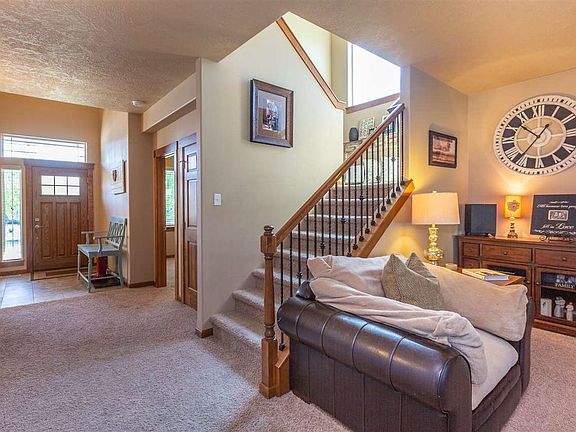 2nd image of 1822 S Shamrock Dr