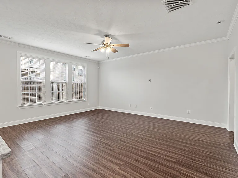 597 Vinings Dr — Photo 9