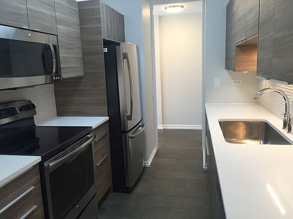2nd image of 900-901 N Lake Shore Dr #19th