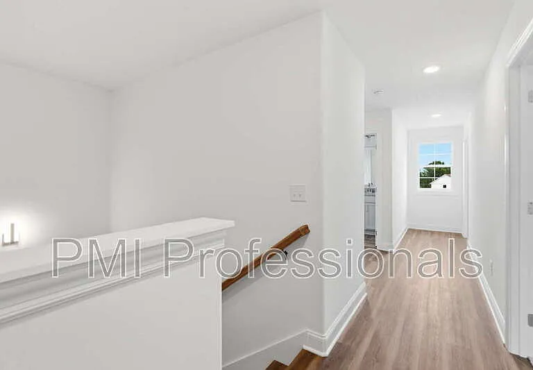 295 Spring St — Photo 16
