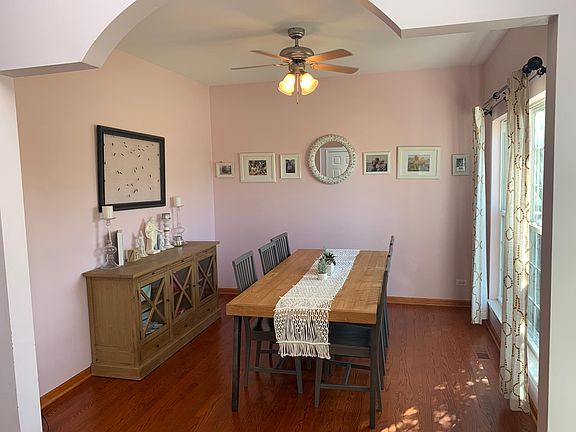 4th image of 2262 Tremont Ave