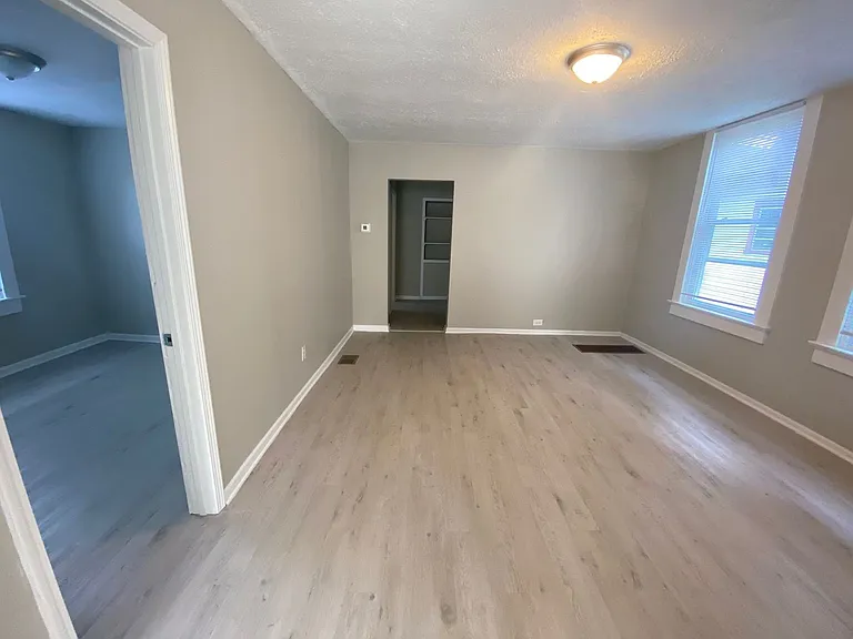 938 N Gray St — Photo 13