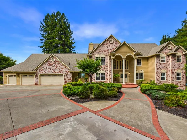 2075 Coffey Ln, Bayside, CA 95524