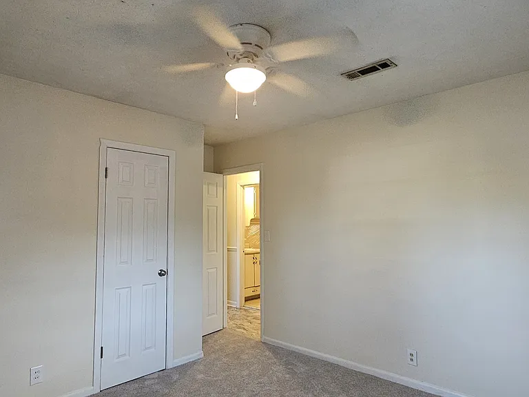 306 Mustang Dr — Photo 45