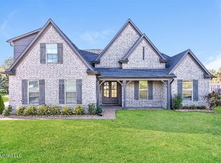 1739 Linden Dr, Nesbit, MS 38651