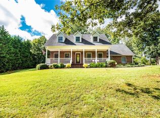 9382 Westridge Dr, Hickory, NC 28601