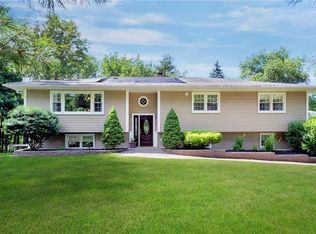 9 Pipers Ln, Warwick, NY 10990