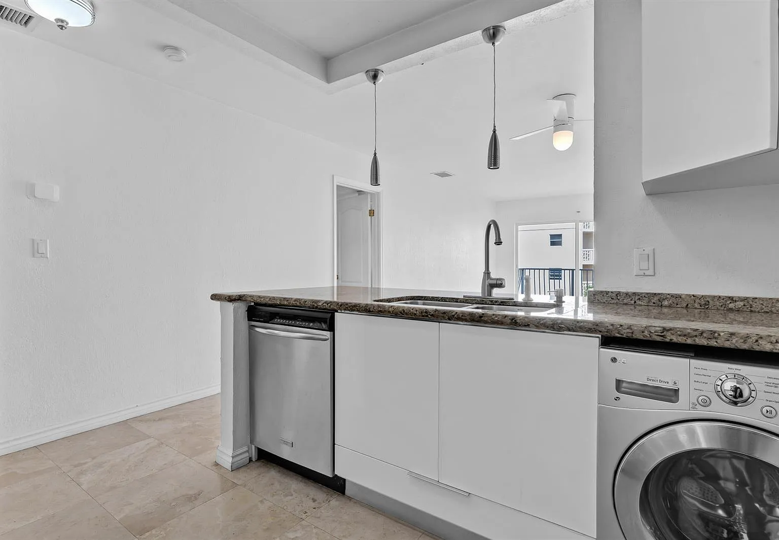 1 bed, 709 sqft, $2,100 — Photo 2