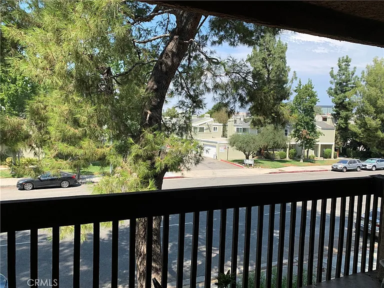 22100 Burbank Blvd #22100 — Photo 10