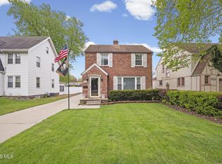 2724 Eastmoreland Dr, Oregon, OH 43616