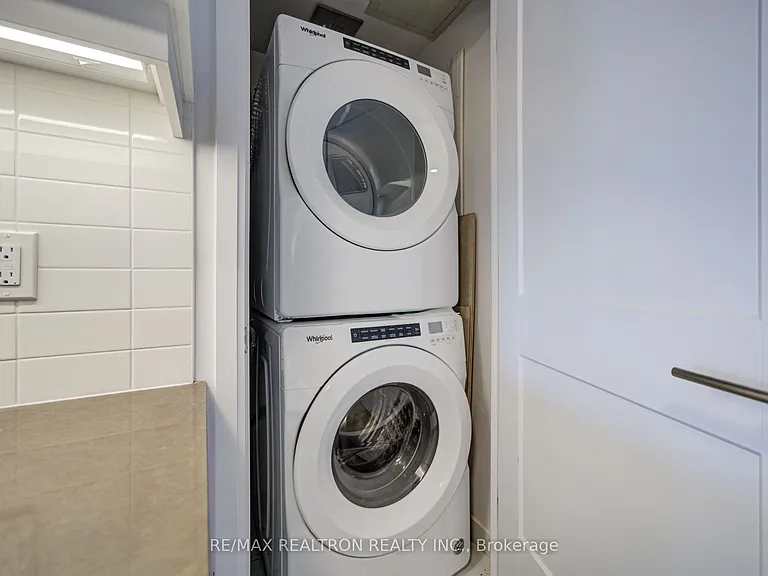 1050 Portage Pkwy #Townhouse 33 — Photo 18