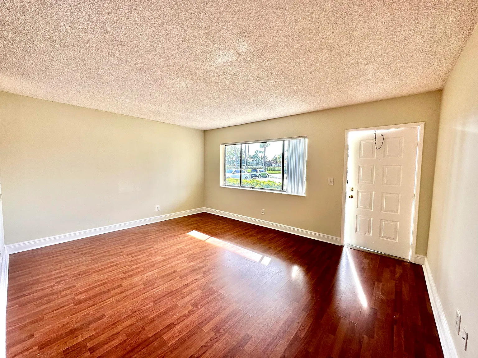 1 bed, 1.0 bath, 704 sqft, $1,700 — Photo 4