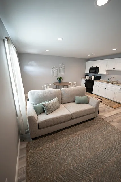1 bed, 750 sqft, $1,500 — Photo 3