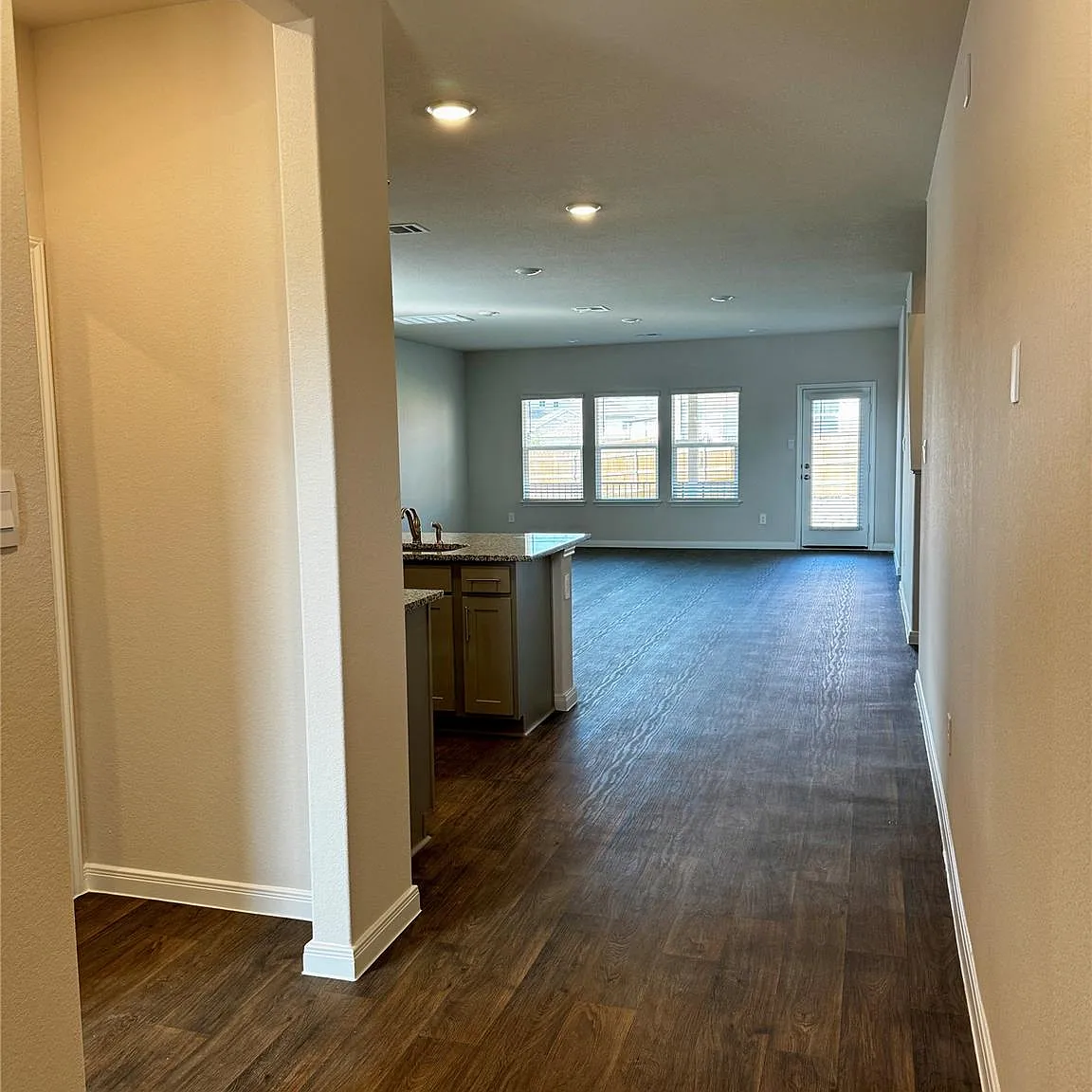 5 bed, 3.0 bath, 2733 sqft, $2,795 — Photo 4