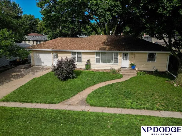 859 N 25th Ave, Blair, NE 68008