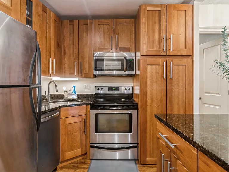 2930 N Sheridan Rd #202 — Photo 6